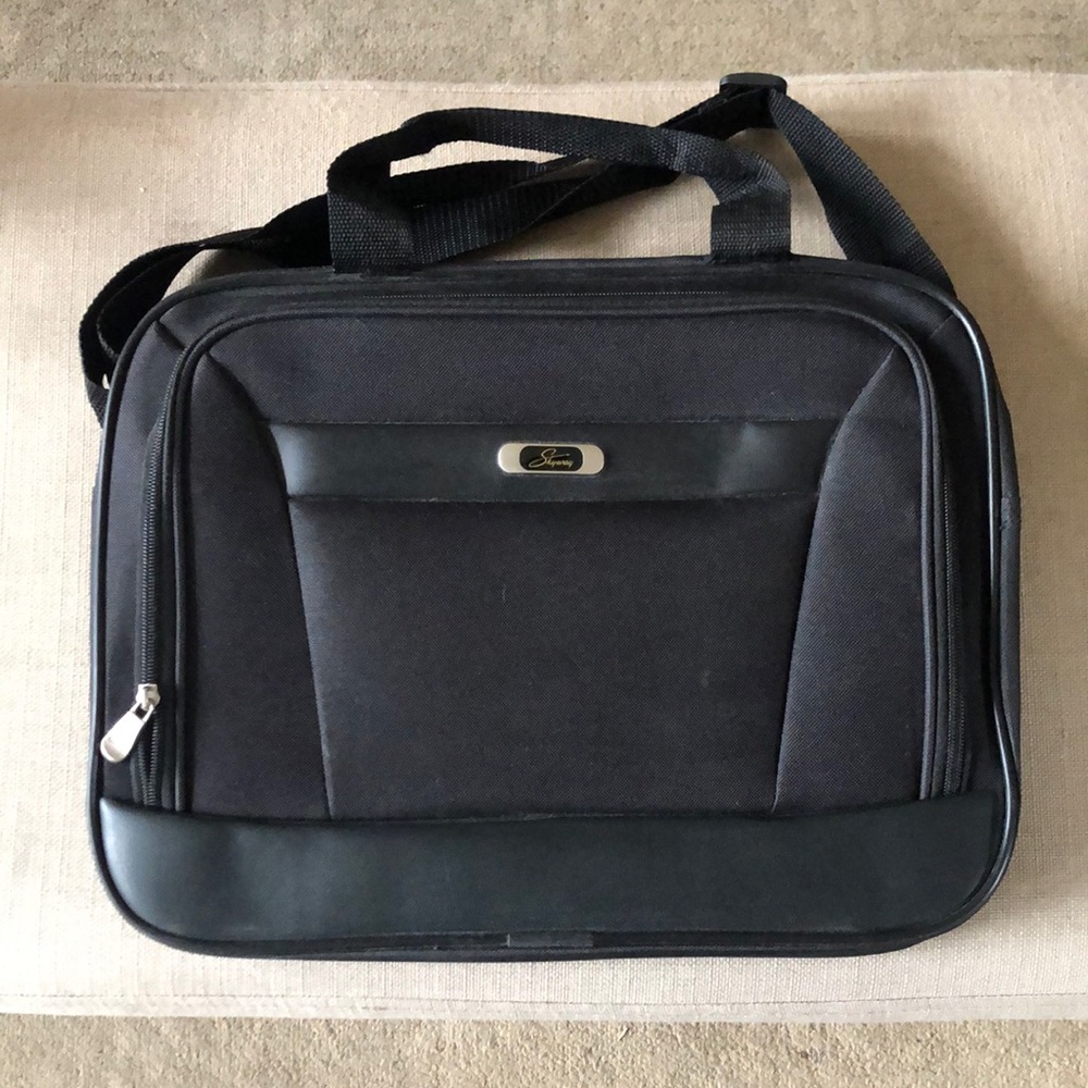 💻 Skyway laptop bag. Never used.